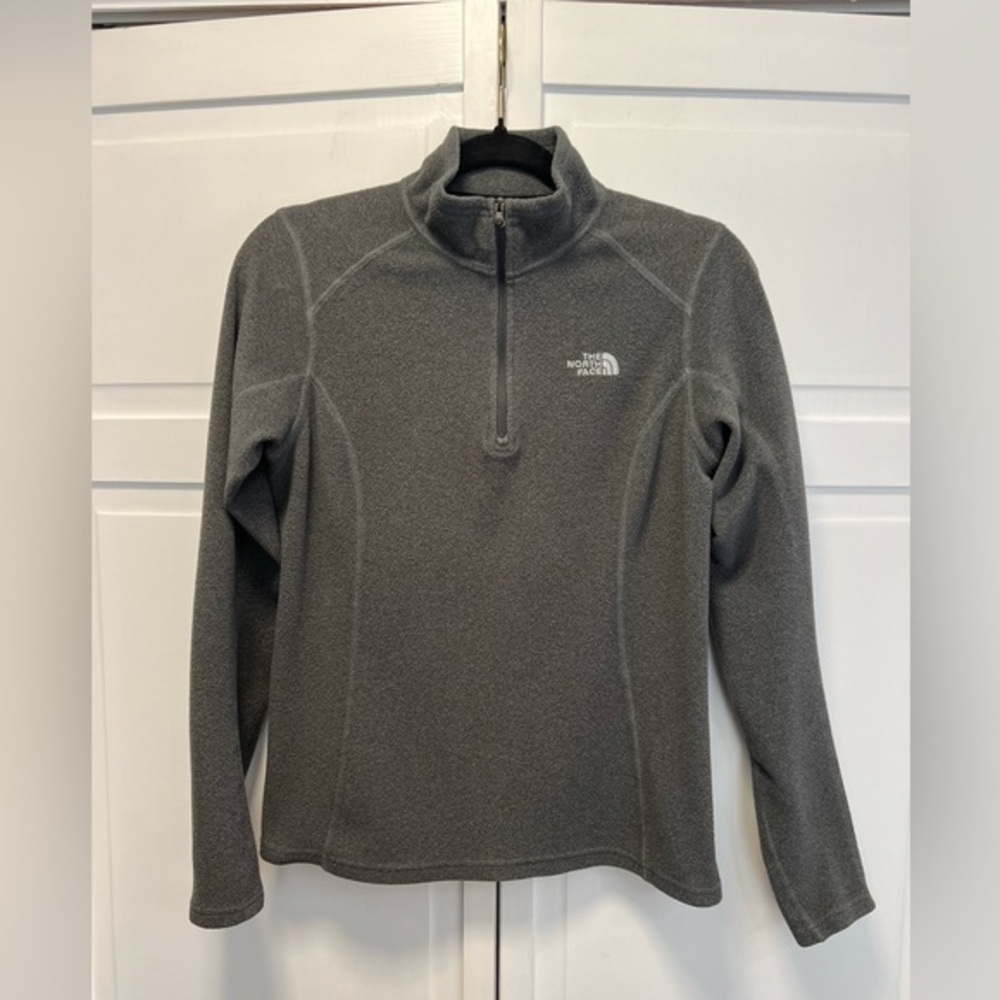 The North Face 1/4 Zip Long Sleeve Pullover Size Women’s Small Color Gray